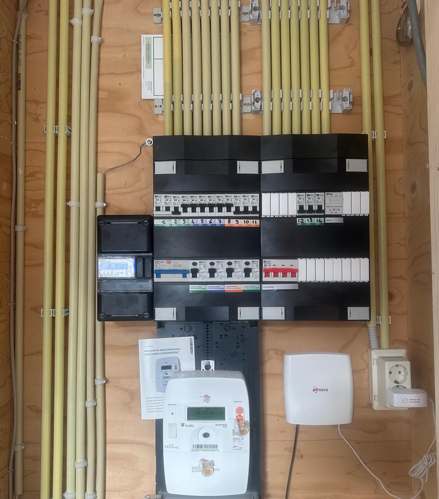 Elektra aanleggen in kantoorruimte Rotterdam MG Eleketro Services Elektricien diensten en prijzen